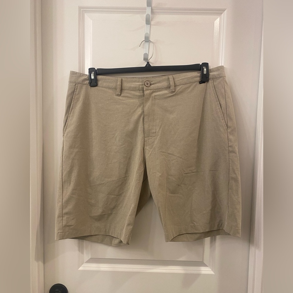 Travis Matthew men's flat-front performance golf shorts Size 40